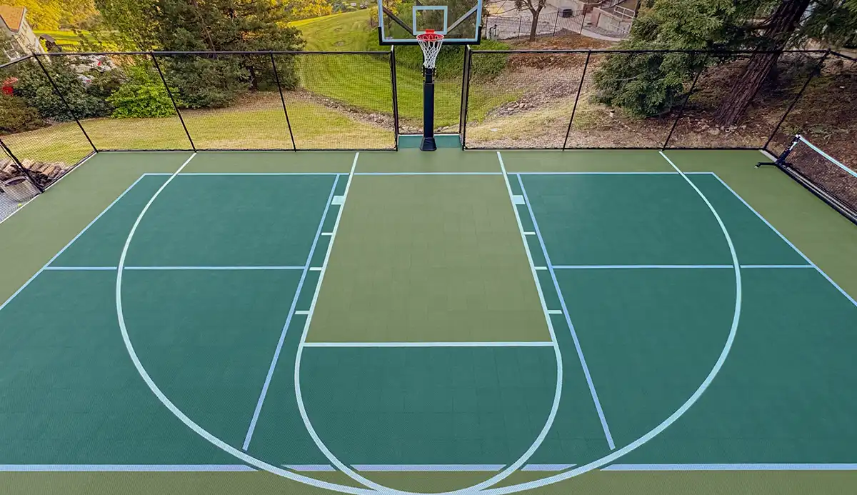Sơn lại sân bóng rổ - pickleball cao cấp 8 lớp sơn có 10% Hạt Cao Su DecoTurf USA trên nền ciment